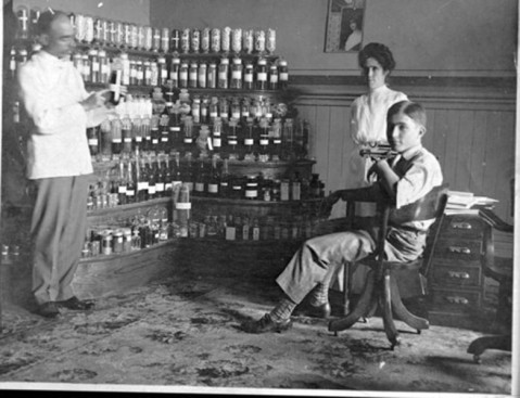 Dr. Crumbine (left) at the Kansas Board of Health office with two assistants, 1908. (Kansas Historical Society)